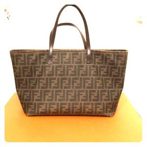 💥Authentic Fendi tote 💥